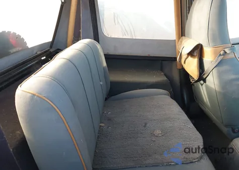 1994 Jeep Wrangler / Yj Sahara z USA, uszkodzony, nr VIN 1J4FY49S6RP419550